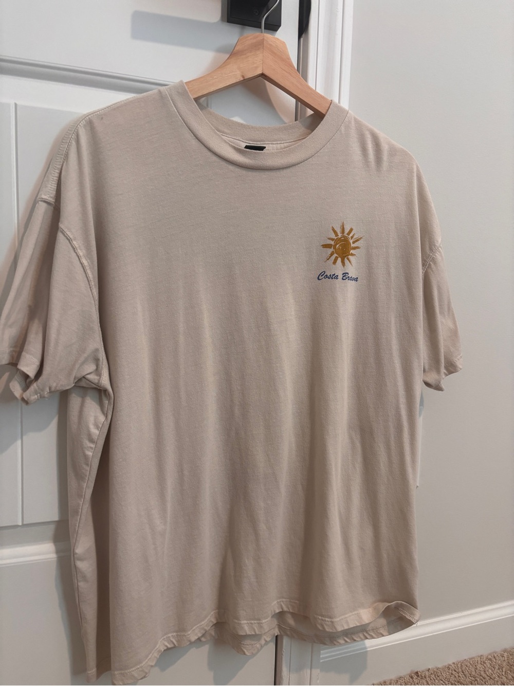 Wild Fable Beige Short Sleeve Tee with Gold Sun Graphic